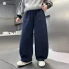 Pantalones para niños 2026 nuevo estilo de otoño pantalones deportivos con remaches para niños mayores, ropa deportiva de otoño, pantalones de pierna curva, pantalones casuales para niños
