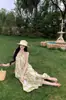 Atuendo de Isla para Vacaciones en Tailandia Yunnan para Mujeres: Top de Tirantes Bohemio de Hombros Descubiertos de Verano y Falda Irregular