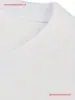 Camiseta de manga corta con cuello redondo y estampado de letras en la parte delantera