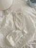 Meias Novas Estilo Primavera e Verão para Mulheres, Estilo Coreano, Estilo Menina, com Letras em Etiquetas de Tecido, Algodão Meia-Canela, Padrão Escuro Vazado, Borda Enrolada, Meias Largas