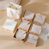 Caja de joyería en polvo blanco con logo personalizado de lote pequeño, bolsa de terciopelo, juego, caja de cajón de almacenamiento de joyas para anillos, cubierta cielo y tierra de lujo ligero