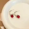 Aretes de Bola de Pelo con Lazo Rojo Ankora para Nochevieja, Exquisitos Retro, Simples, de Gama Alta y Versátiles, Pendientes Elegantes