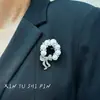 Broche Luxo Leve Estilo Francês com Laço Strass Pérola Sintética Outono Inverno Novo Broche de Moda Exquisito de Alta Qualidade para Mulheres
