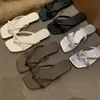 Sandálias Chinelo Quadradas de Verão 2026 Novas para Mulheres, Sapatos Planos Casuais de Encaixar