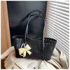 Bolso tipo cesta hueco de gran capacidad, moderno y personalizado transfronterizo, bolso de hombro tipo tote de alto valor, bolso de axila