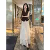 Traje Elegante de Alta Gama Estilo Coreano para Mujer Verano 2026 Top sin Mangas de Cuello en V y Falda de Encaje Calado Conjunto de Dos Piezas