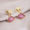 Pendientes de Clip Elegantes y Versátiles para Mujeres Sin Perforaciones, Adecuados para el Viaje Diario, con un Toque de Lujo Ligero de Alta Gama, Diseño Triangular