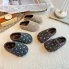 Pantuflas de Algodón Cerradas para Niños 2026 Nuevo Estilo Otoño/Invierno para Niñas Suela Suave Bebé Doble Algodón Más Terciopelo Cálidas Pantuflas Cerradas