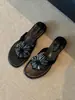 Nuevas chanclas de verano para mujer con diseño de fuegos artificiales de pedrería, punta redonda, tacón grueso y sandalias de dedo para uso en exteriores