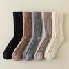 Calcetines de coral para hombre sin pelusa suministro directo de fábrica calcetines de tubo lisos de medio terciopelo para hombre calcetines para dormir para hombre calcetines de piso