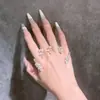 Pulseira de dedo requintada de alta qualidade cravejada de diamantes para mulheres, anel moderno personalizado, pulseira de corrente requintada, acessório estiloso para mulheres