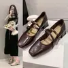 Sapatos de salto alto quadrados populares estilo retrô coreano, novo modelo 2026, salto grosso com sola macia, sapatos Mary Jane para primavera e outono para mulheres