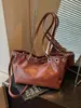 Bolsa de ombro tote em couro encerado vintage desgastado, grande capacidade, moderna e versátil, design de nicho, bolsa para o dia a dia para mulheres, transfronteiriça