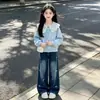Sudadera dulce y linda con cuello de muñeca y diseño estilo sal, nueva colección primavera/otoño, pantalones de mezclilla de moda con corbatín, conjunto de dos piezas para niños mayores