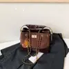 Bolso pequeño de cadena acolchado estilo Chanel con patrón de rombos, un bolso de axila vintage versátil y único, un bolso de mano delicado que se puede llevar en la mano o cruzar sobre el cuerpo