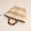 Elegante bolso cuadrado con tejido de paja. Nuevo estilo. Bolso de imitación flameado con tejido de paja. Bolso de playa para vacaciones. Bolso de mujer combinable.