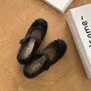 Sapatos Mary Jane de pelúcia estilo fada para mulheres Modelo Outono/Inverno 2026 Laço Tira única Quente com fleece adicionado Sapatos baixos peludos