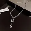Collar colgante letra D de cristal de diamante de nicho luz de lujo para mujer estilo frío ins otoño e invierno cadena de suéter simple de alta calidad