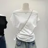 Camiseta Feminina de Manga Curta com Gola Ruffle de Um Ombro, Foto Real da Coleção Primavera/Verão 2026, Novo Estilo Curto com Ajuste na Cintura e Design Franzido, Elegante e na Moda