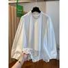 Camisa de Retazos de Encaje Blanco para Mujer, Nuevo Estilo Primavera 2026, Diseño Holgado y Hermoso, Cuello Alto, Jersey de Cuello Redondo