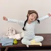 Cardigan de Lã Antibacteriano 10A Infantil Roupa de Casa para Meninos e Meninas Conjunto de Top e Calça Outono Sem Costura Classe A Pijama Cartoon Moderno