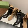 Botas de camurça marrom de couro genuíno com sola de borracha estilo vento do deserto com bico em V estilo estrangeiro estilo coreano boca larga Chelsea pequenas botas curtas femininas ~