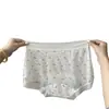 Calcinha feminina em seda gelada com estampa de frutas, leve, respirável, macia, sem costura, cintura média, ideal para meninas.