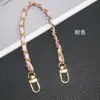 Lujoso Lanyard Pequeño de Cuero Estilo Chanel para Teléfono con Cadena Metálica, Accesorio de Bolso de Cadena Tejida, Pulsera Corta de Mano Estilo Diosa