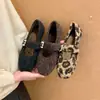 Zapatos de Peluche Leopardos Retro de Una Correa para Mujer, Adecuados para Uso en Exteriores, Otoño/Invierno 2025, para Combinar con Faldas, Zapatos Planos Mary Jane
