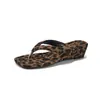 Chanclas de cuña en stock para mujer, Nuevo estilo de verano 2026, Tacones altos de punta cuadrada, Adecuadas para combinar con vestidos, Sandalias para mujer