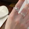 Anillo Minimalista de Diseño de Nicho Floral Plata Brillante, Moda Personalizada Ajustable Vintage Fresco para Mujeres