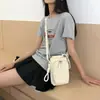 Bolso pequeño cuadrado casual y versátil estilo coreano, nueva colección otoño 2026, bolso pequeño cuadrado de nailon a la moda, bolso cruzado de alta gama y moderno