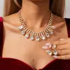 Conjunto de Pendientes y Collar con Borla de Gota de Agua Incrustada de Diamantes, Cadena para Clavícula Exquisita y de Moda Europea y Americana, Joyería de Lujo Ligero y de Alta Gama