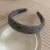 Faixa de Cabeça com Coroa Alta para Mulheres, Novo Estilo com Toque de Luxo, Faixa de Cabelo Larga Versátil para Sair, Acessório de Cabelo para Lavar o Rosto