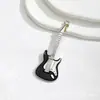 Ventas Directas de Fábrica Llavero Colgante de Guitarra Sexy Americano con Goteo de Aceite Accesorios de Bolsos de Nicho Colgante de Pintura Metálica