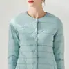 Chaqueta Corta Ligera de Plumas para Mujer Estilo 2026 con Cuello Redondo, Forro de Plumas de Pato Blanco, Abrigo Versátil de Moda Coreana Transfronterizo