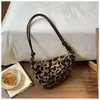 Moderna cadena de tendencia de felpa de leopardo este año personalidad versátil simple moda casual bolsa de hombro axila