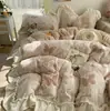 Juego de falda de cama estilo princesa de invierno para bebés y niños pequeños, grado A, bordado y engrosado de terciopelo de leche, con ribete de encaje, disponible en juego de cuatro piezas o juego de tres piezas en color crema