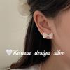 Pendientes de Plata de Ley S925 con Empalme de Cuentas Estilo Coreano Resistentes Plata Brillante Venta al por Mayor Pendientes de Lazo Estilo Ins Diseño de Nicho para Mujeres