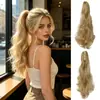 Peluca ondulada rubio dorado para mujer estilo europeo y americano de Amazon, adecuada para el uso diario, con una coleta alta de clip, directamente de fábrica