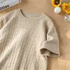 Roupa Masculina de Marca Tendência em Tricô de Manga Curta, Camiseta de Tricô Trançado de Meia-Manga em Cinza Claro, Top Soltinho de Verão, Estilo Old Money