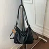 Nova mochila vintage de ombro único, transversal e de uso duplo, produto novo de nicho, bolsa tote, bolsa de grande capacidade para mulheres 2006