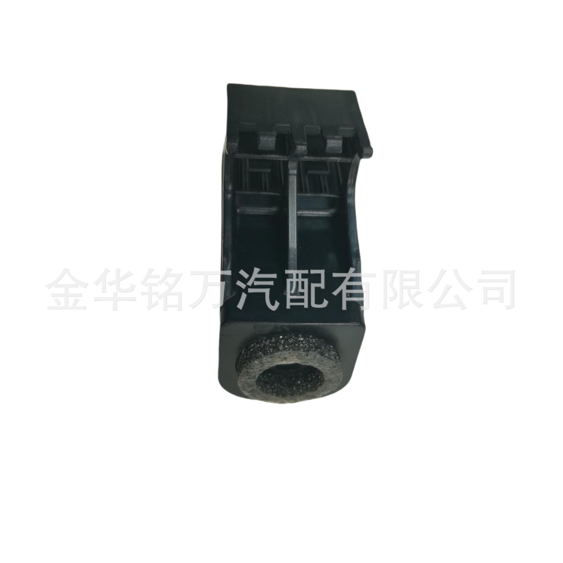 14、吉普大切诺基后杠支架L 68219829AA (7).