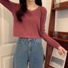 Início da primavera cintura alta pequena suéter curto das mulheres design sentido tricotado manga comprida coração de frango V-neck framboesa sólida cor base camisa