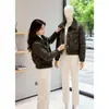 Chaqueta de Plumas Estilo Tweed para Mujer Corta Nueva 2025 Suelta Solapa Engrosada Laminada Cálida Chaqueta de Invierno