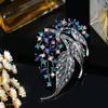 Broche de hoja hueca colorido japonés y coreano para suéter, abrigo, cárdigan, traje, ramillete, accesorios elegantes y atmosféricos para mujer