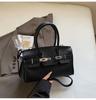 Bolsa Grande de Couro Ocidental de Alta Qualidade para Mulheres 2025 Nova Bolsa Transversal de Primavera e Verão Moda para o Dia a Dia Portátil Bolsa Platina