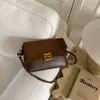 Bolso de Mujer Estilo Europeo de Gamuza Suave Nueva Moda Versátil Gran Capacidad Bolso de Hombro Cruzado Bolso para Commuter Debajo del Brazo Moderno