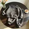 Roupa de Menino Roupas de Primavera para Crianças 2026 Nova Moda Moletom para Bebê Menino Conjunto Esportivo de Duas Peças Roupa Estilosa da Moda para Meninos Pequenos