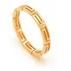 Anillo Personalizado Elegante y Sencillo 18Kins de Shengxi para Mujer con Estilo Genial y Mismo Estilo que las Celebridades de Internet Anillo con Patrón de la Gran Muralla de 4 mm